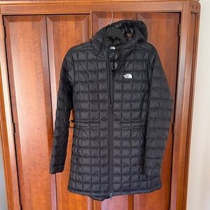The North Face Women’s Black Quilted Ski & Snow Jacket with Hood